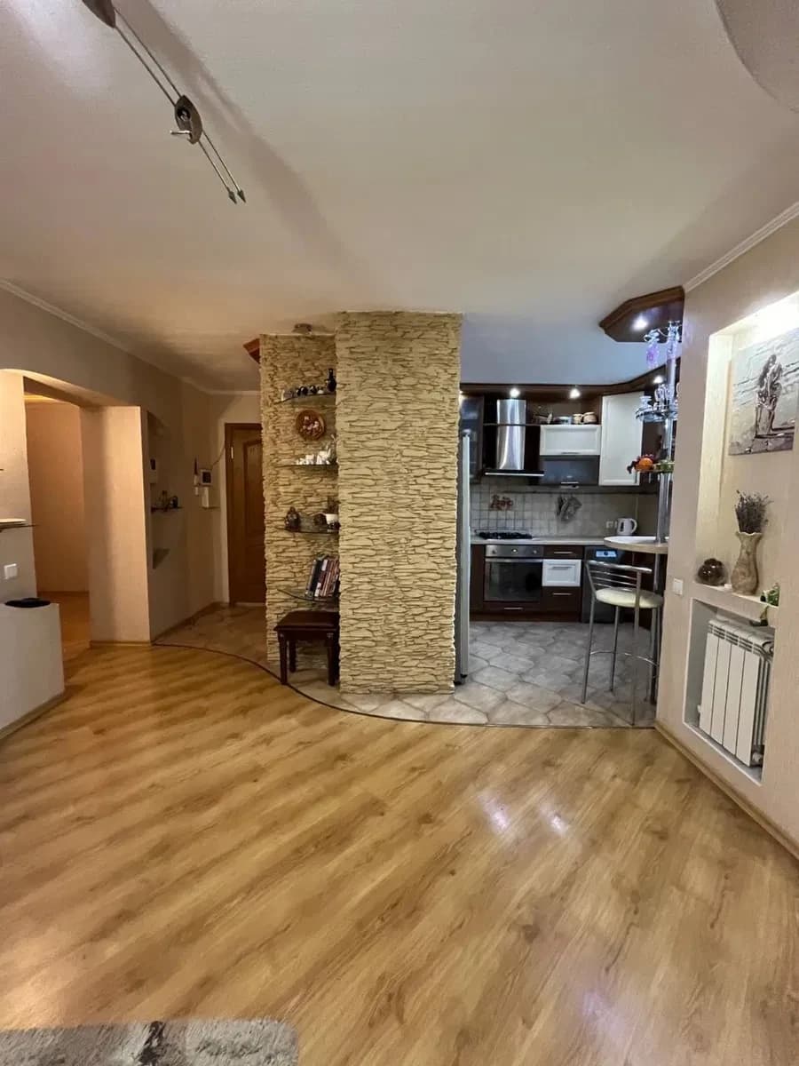 4-кімнатна квартира, Конотоп: авторський ремонт, сертифікати - фото 1