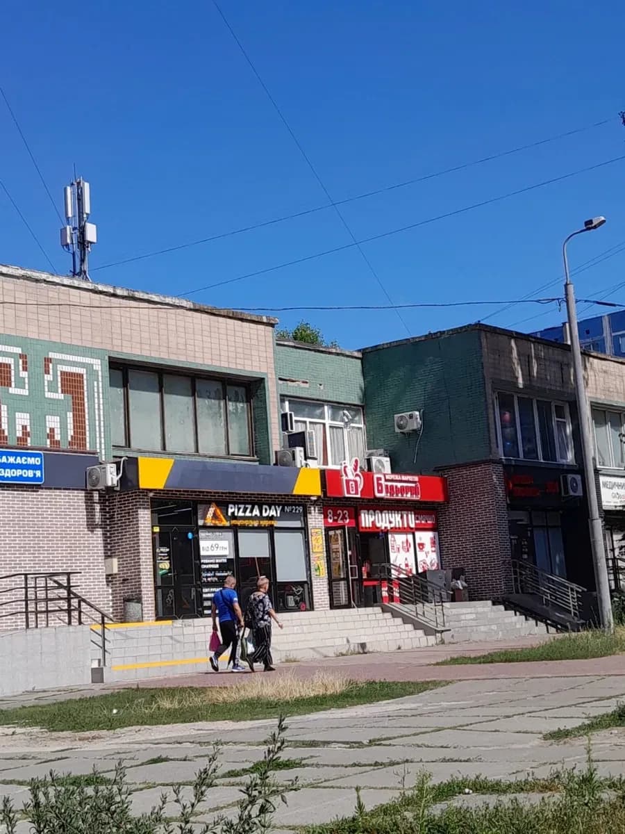 Приміщення, Деснянський: перший поверх, вода і каналізація, прохідне місце - фото 2