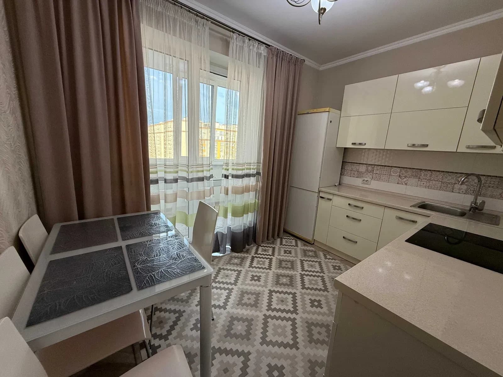 1-кімнатна квартира у ЖК Акварелі 1: новий ремонт, генератор - фото 1