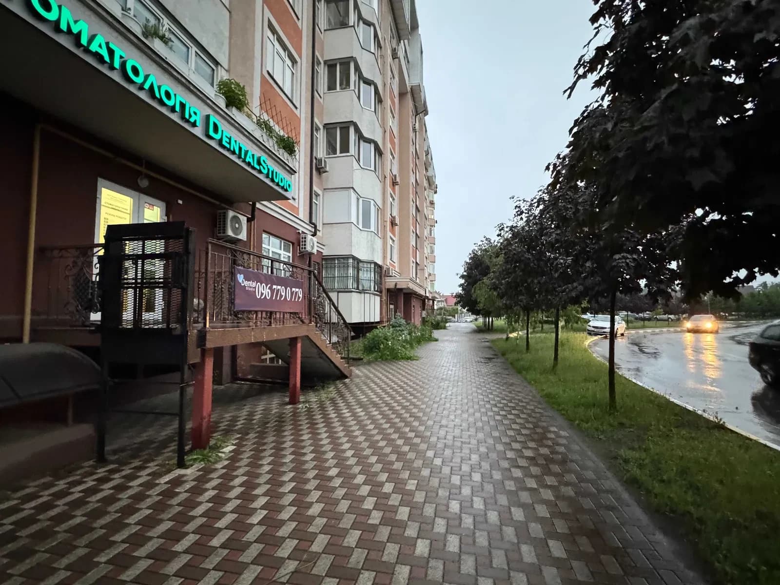 Приміщення у ЖК Варшавський двір: фасадне, червона лінія - фото 1
