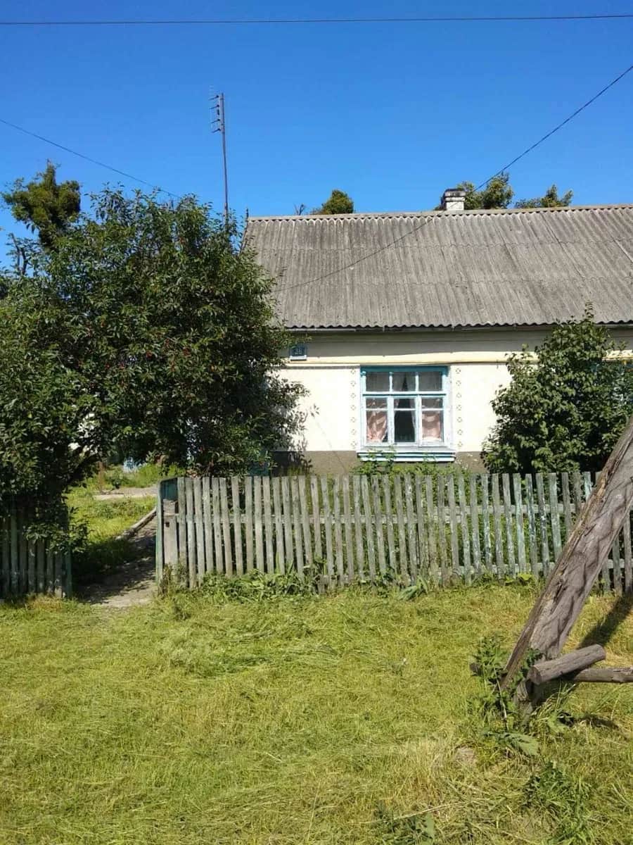 Половина будинку, Славута: вихід до річки, 6 соток, торг - фото 1