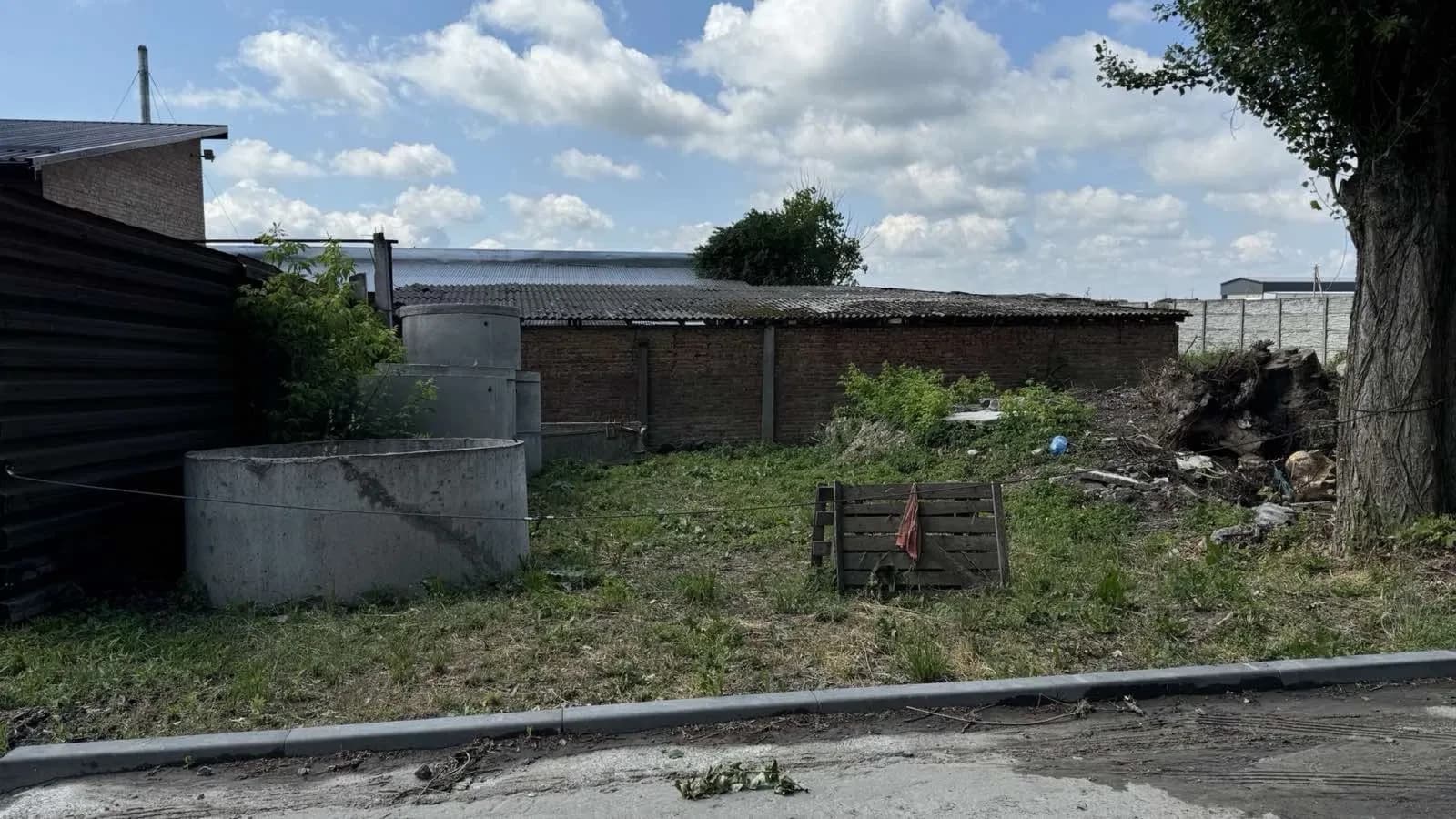Ділянка 5 соток, Рівне: під комерцію, усі комунікації - фото 1