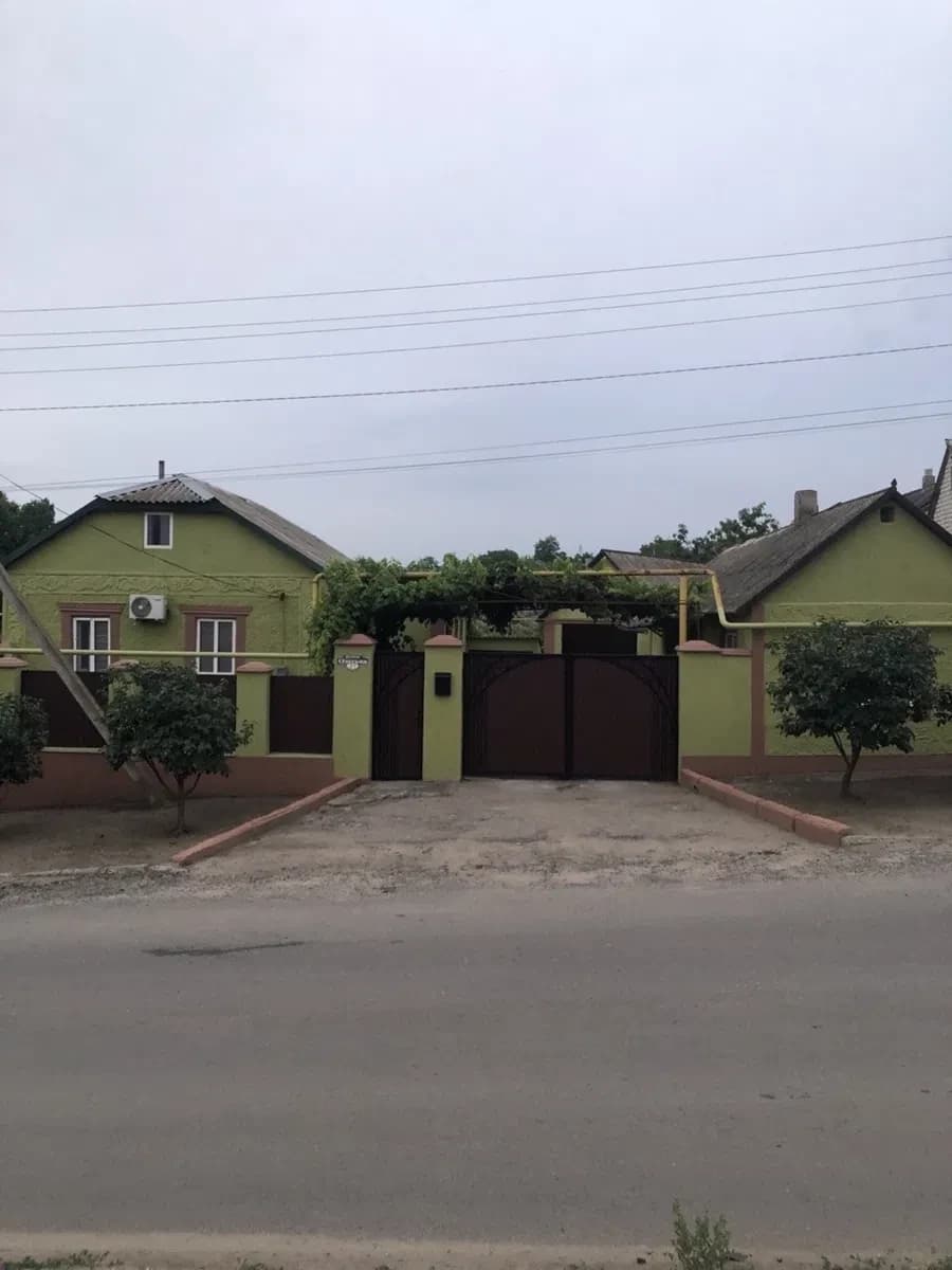 Будинок, Прибужани: житловий стан, гараж, можливість обміну - фото 1