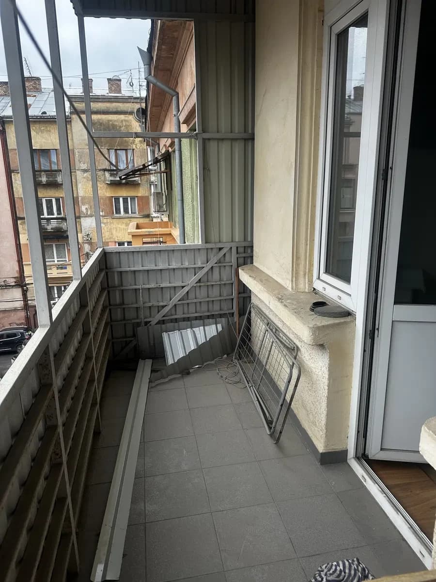 3-кімнатна квартира, Чернівці: старий фонд, закритий двір, парковка - фото 4
