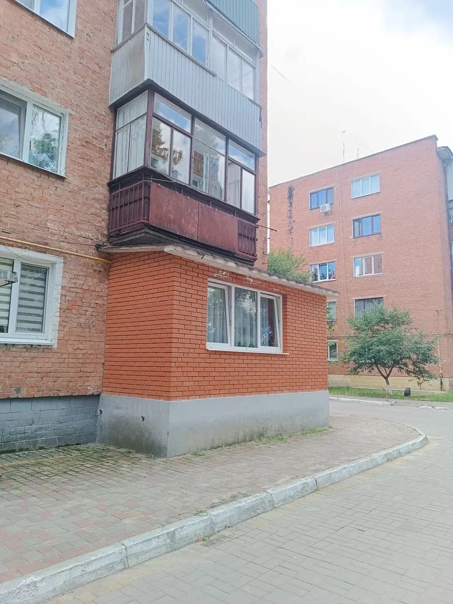 3-кімнатна квартира, Славута: навпроти Будинку культури, біля школи - фото 1