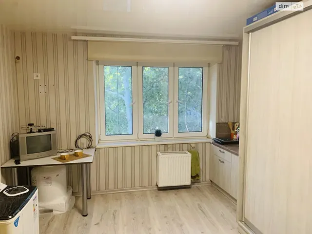 Кімната, Сергія Ядова: газова плита, холодильник - фото 3