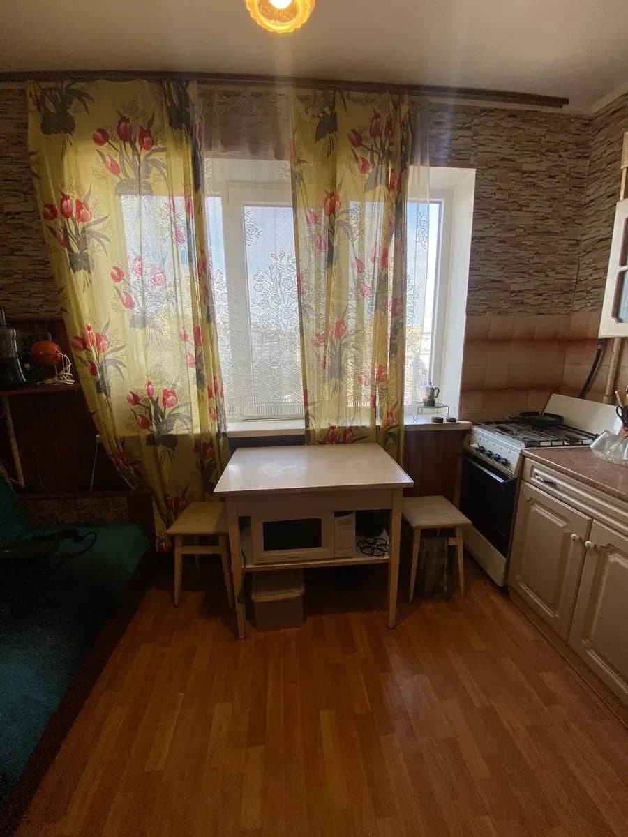 1-кімнатна квартира, Деснянський: засклений балкон, меблі й техніка - фото 4