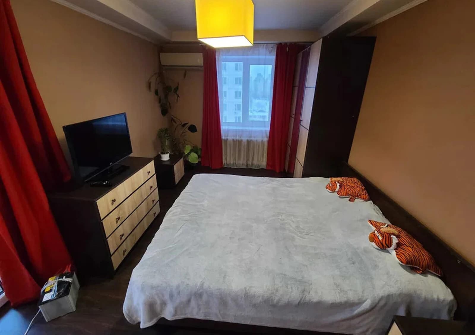 3-кімнатна квартира, вул. Амвросія Бучми: дизайнерський ремонт, камін - фото 4