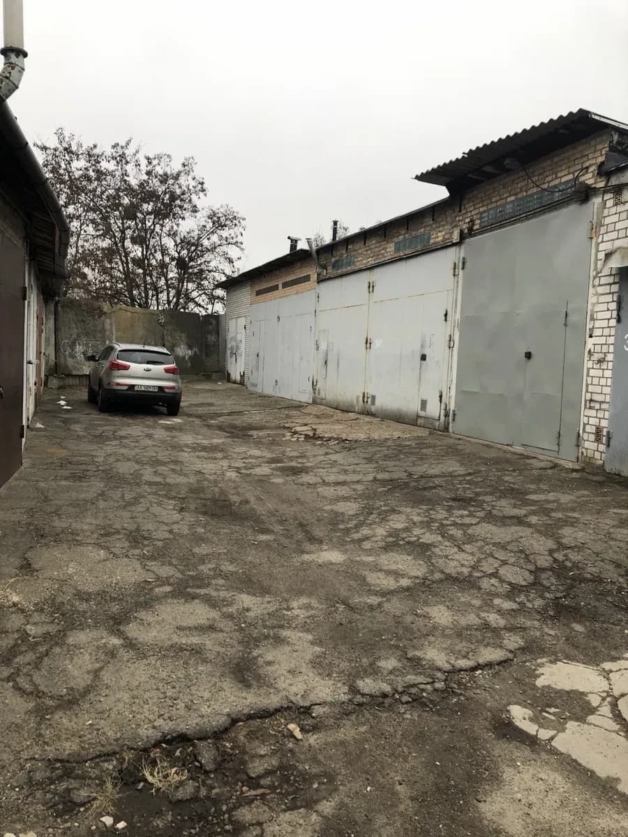Гараж, Подільський: підвал на 2 кімнати з ямою, 2 машини - фото 1