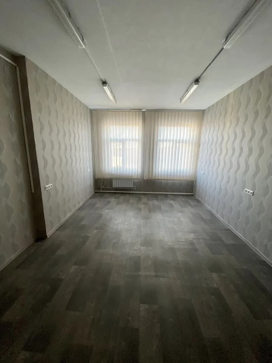 Офіс, Полтава: комунальні включені, площа 15-60 м² - фото 1