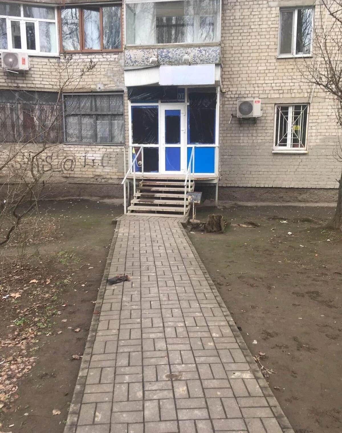 Комерційне приміщення, ЮТЗ: фасадне, перший поверх - фото 1