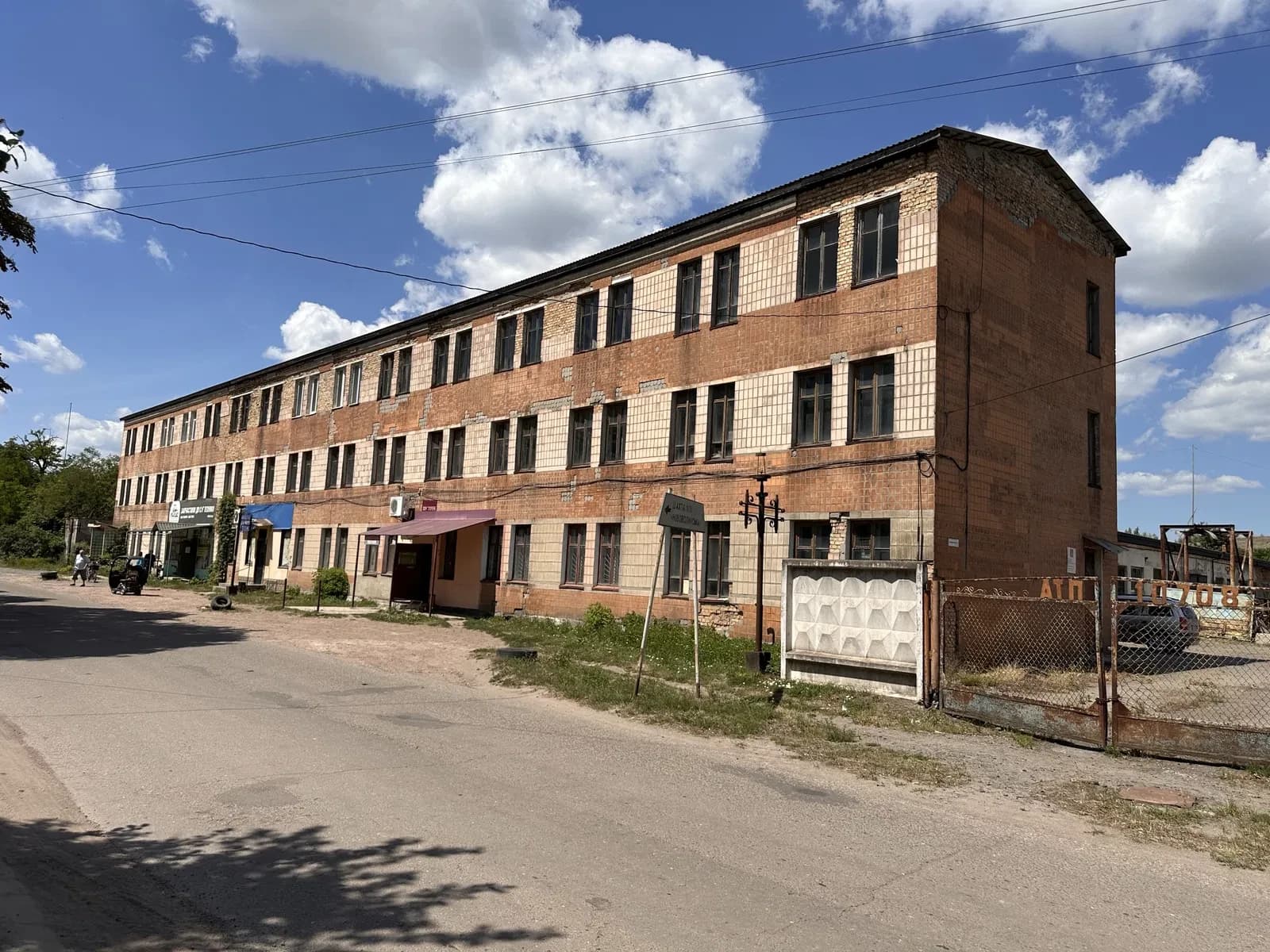 Приміщення, Нововолинськ: три поверхи, великі бокси - фото 1
