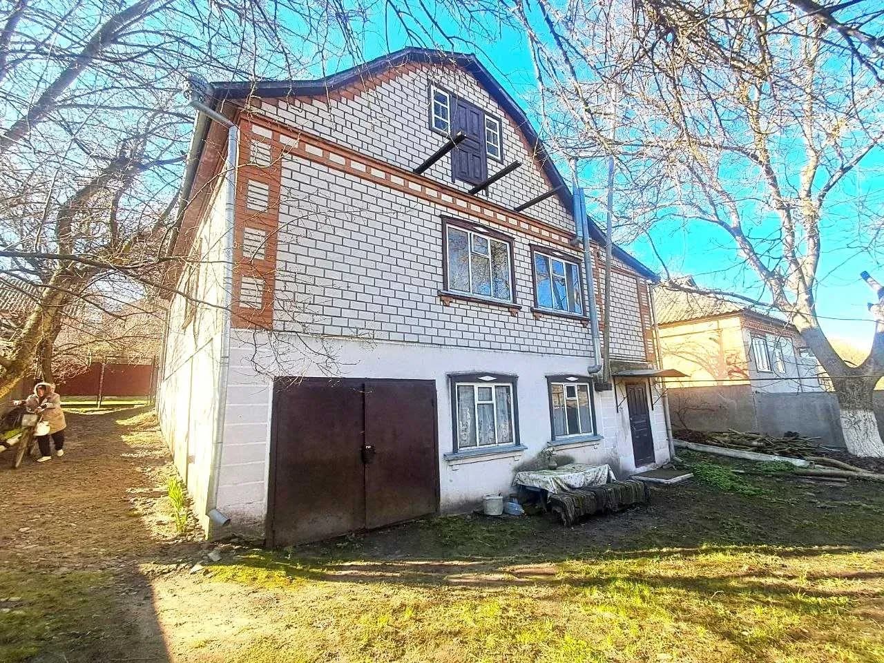 Будинок, Пирятин: гараж і літня кухня, великий власний ставок - фото 1