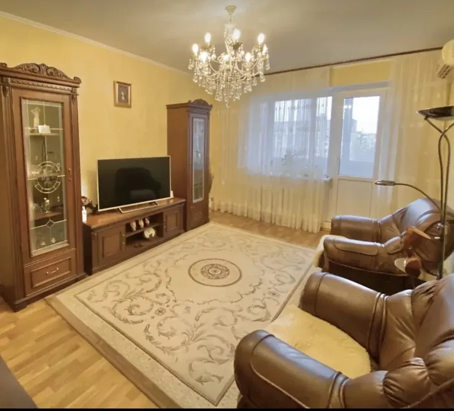 3-кімнатна квартира, Заводський: євроремонт, меблі та техніка - фото 1