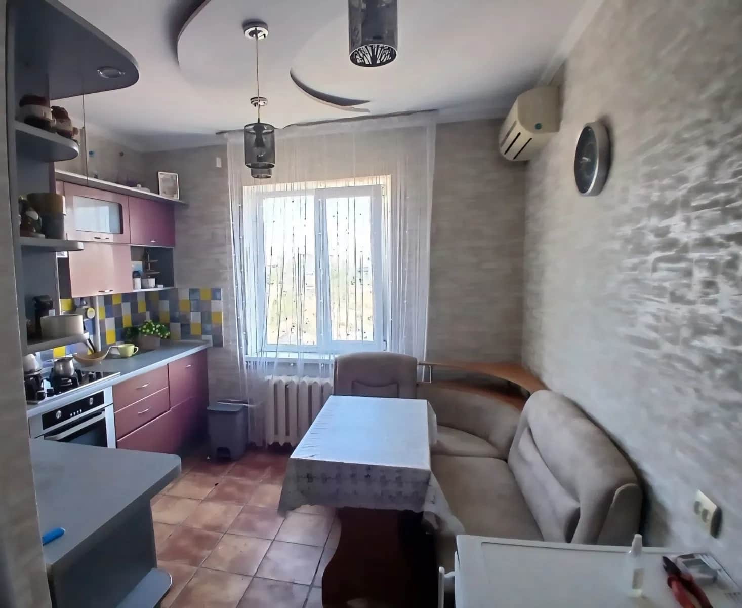 2-кімнатна квартира, Херсон: велика лоджія, нестандартне планування - фото 1
