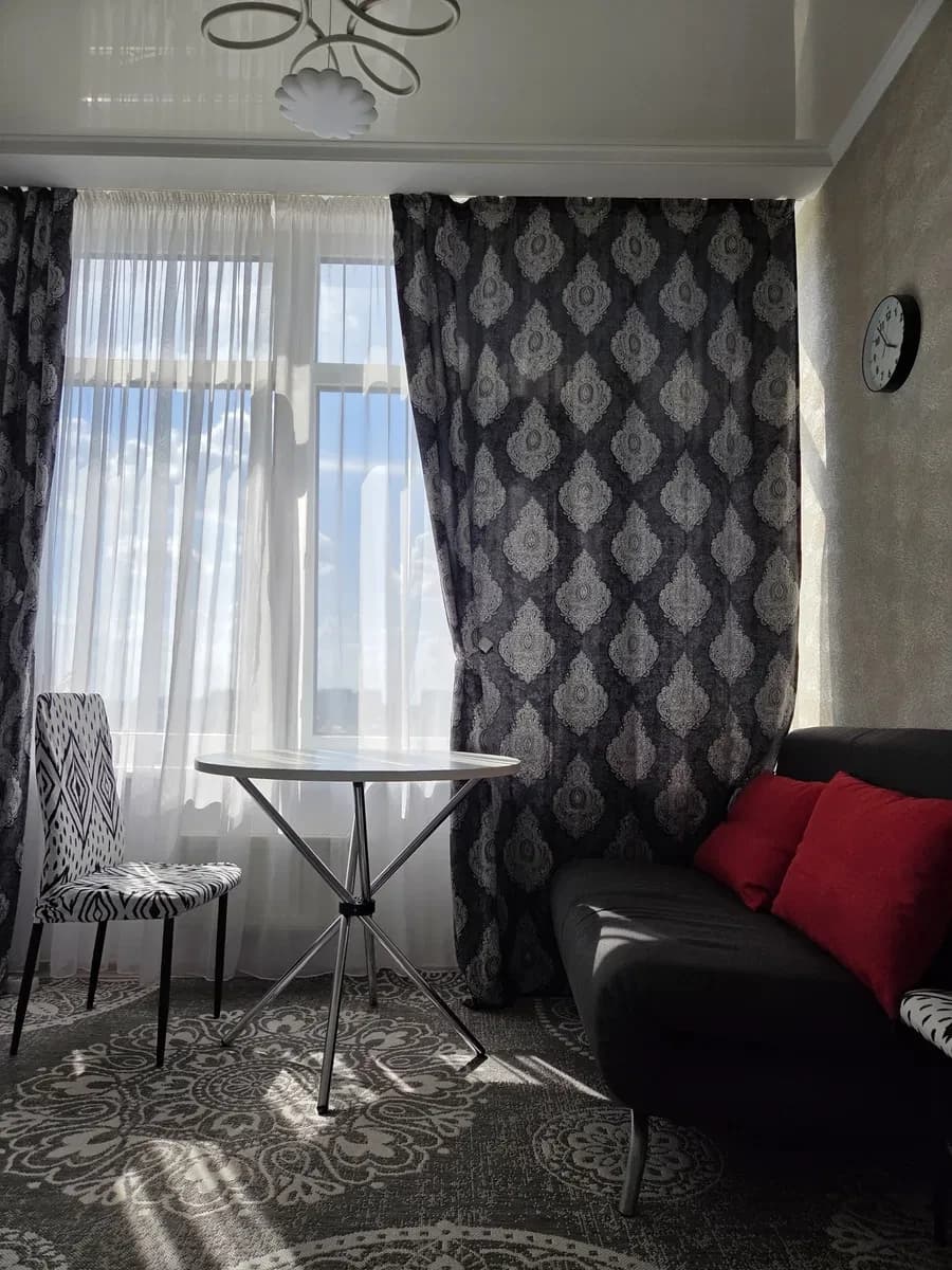 1-кімнатна квартира у ЖК 43 Жемчужина: авторський проєкт, вид на місто - фото 1