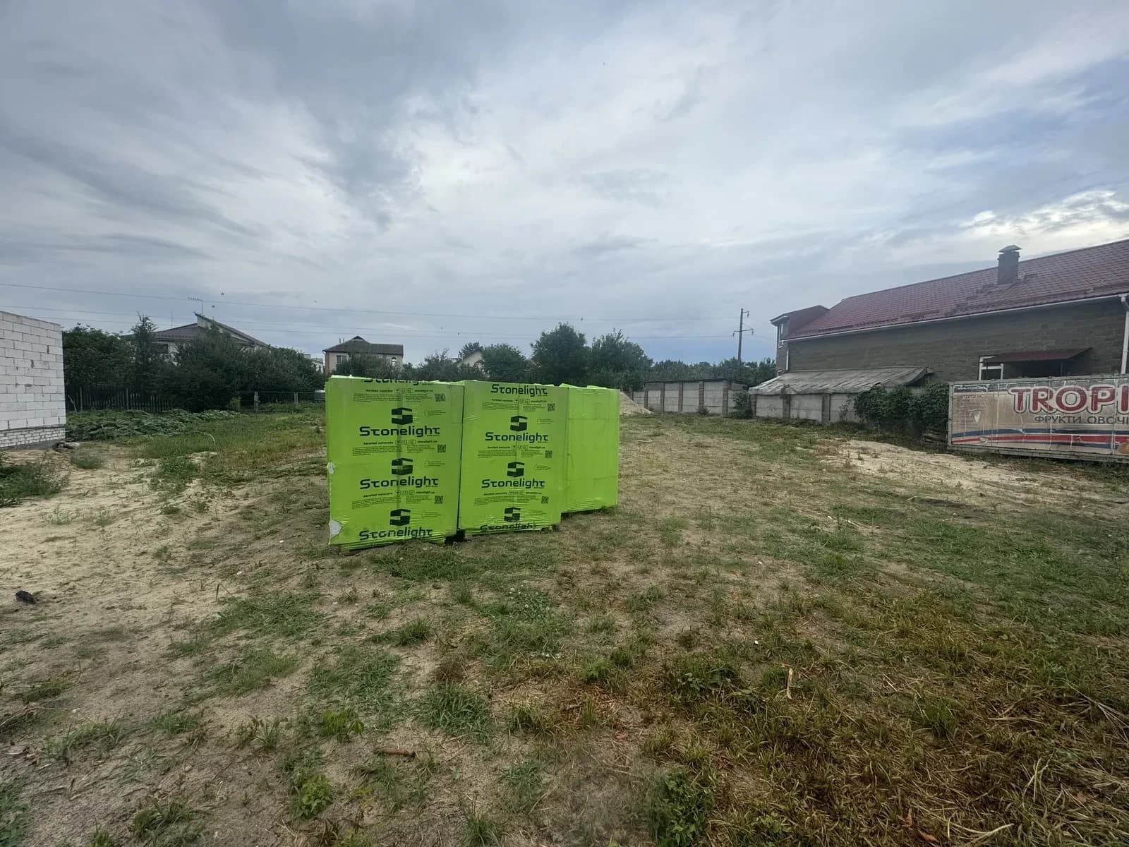 Ділянка 10 соток, Бровари: світло на ділянці, газоблок, вагончик - фото 4