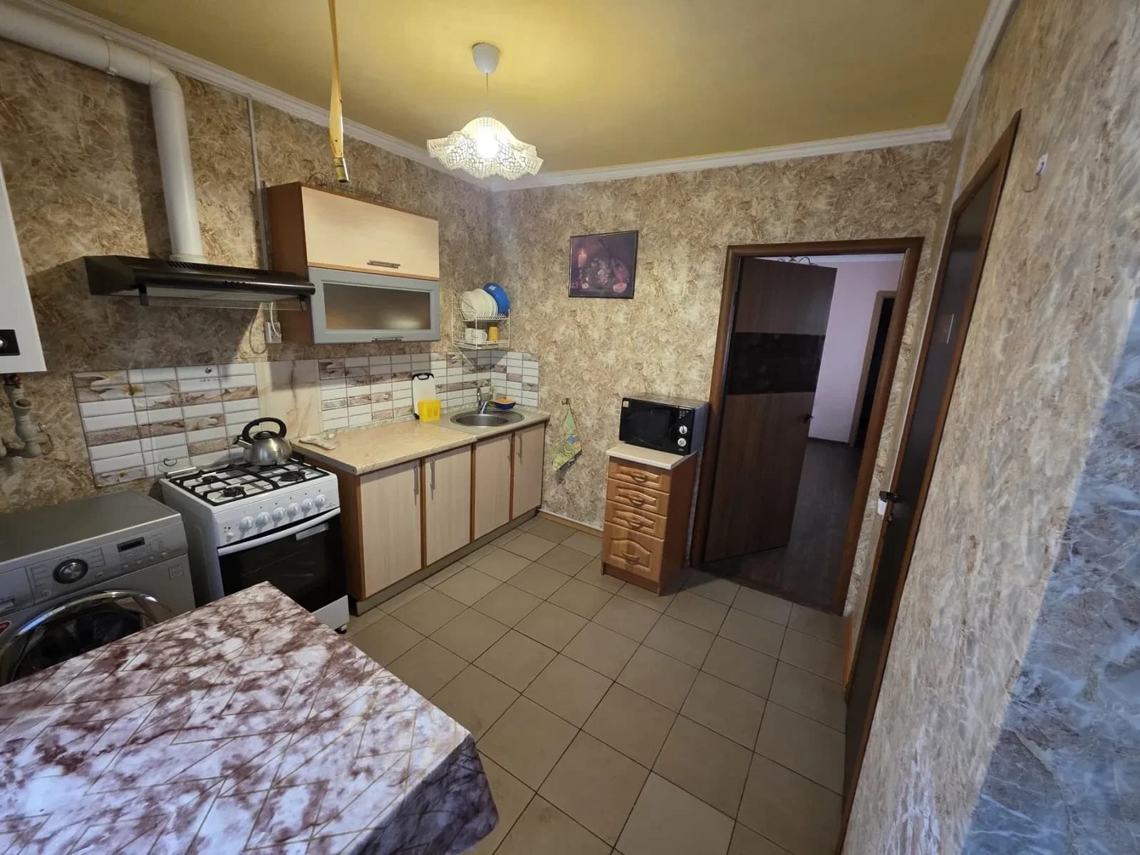 Будинок, Приморський: суміжні кімнати, місце для авто у дворі - фото 1