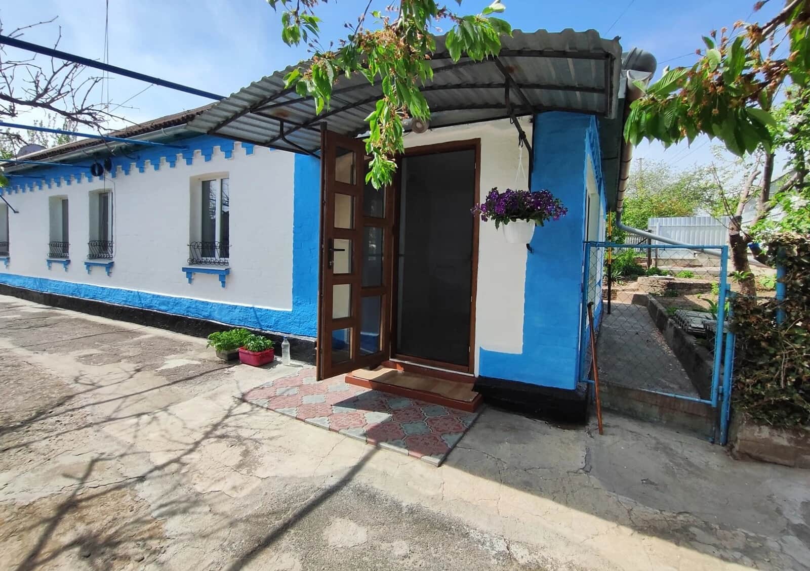 Будинок, Тальне: струмок, сад і пергола - фото 1