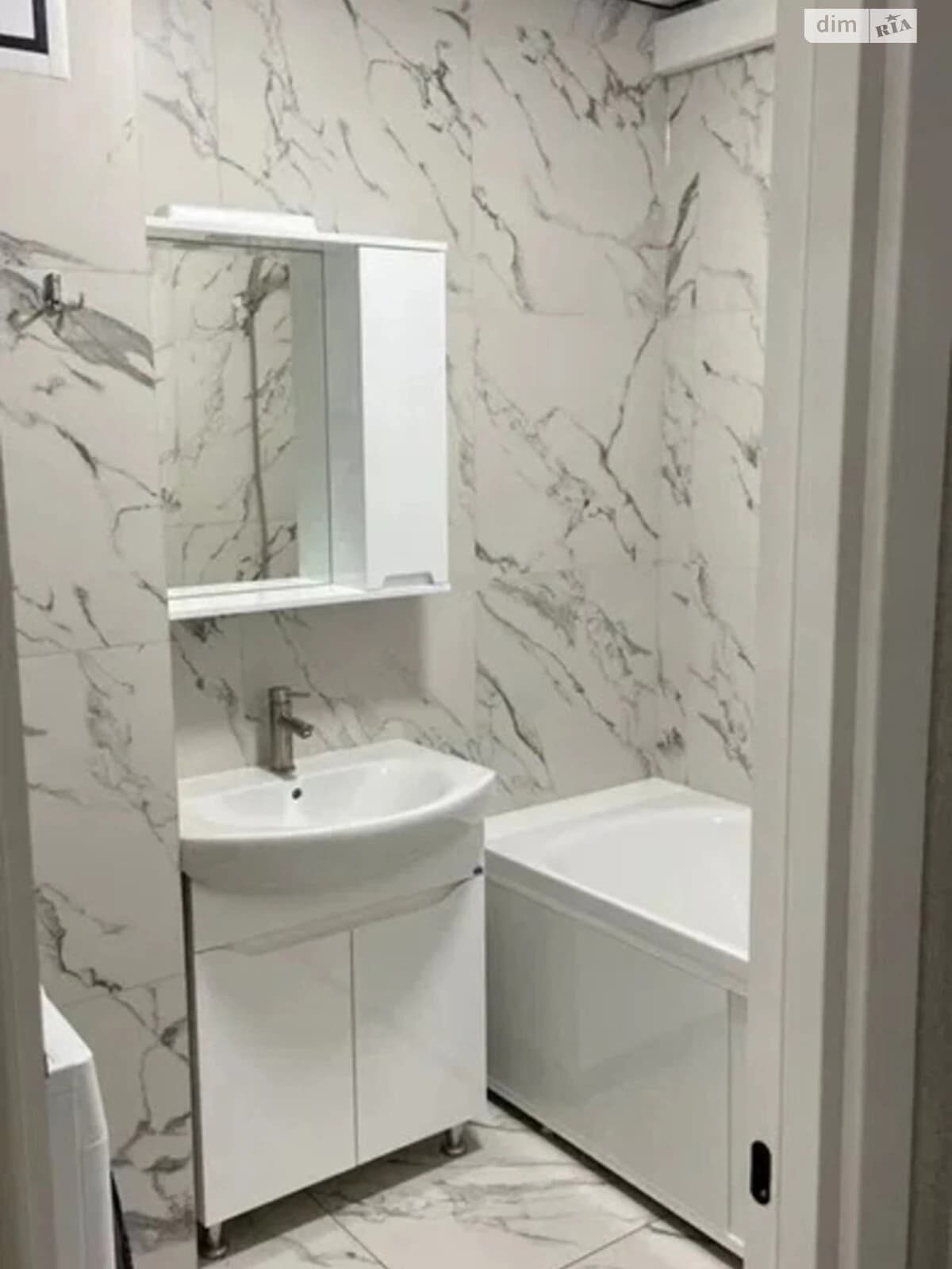 3-кімнатна квартира, Кропивницький: кухня 15 м², броньовані двері - фото 2
