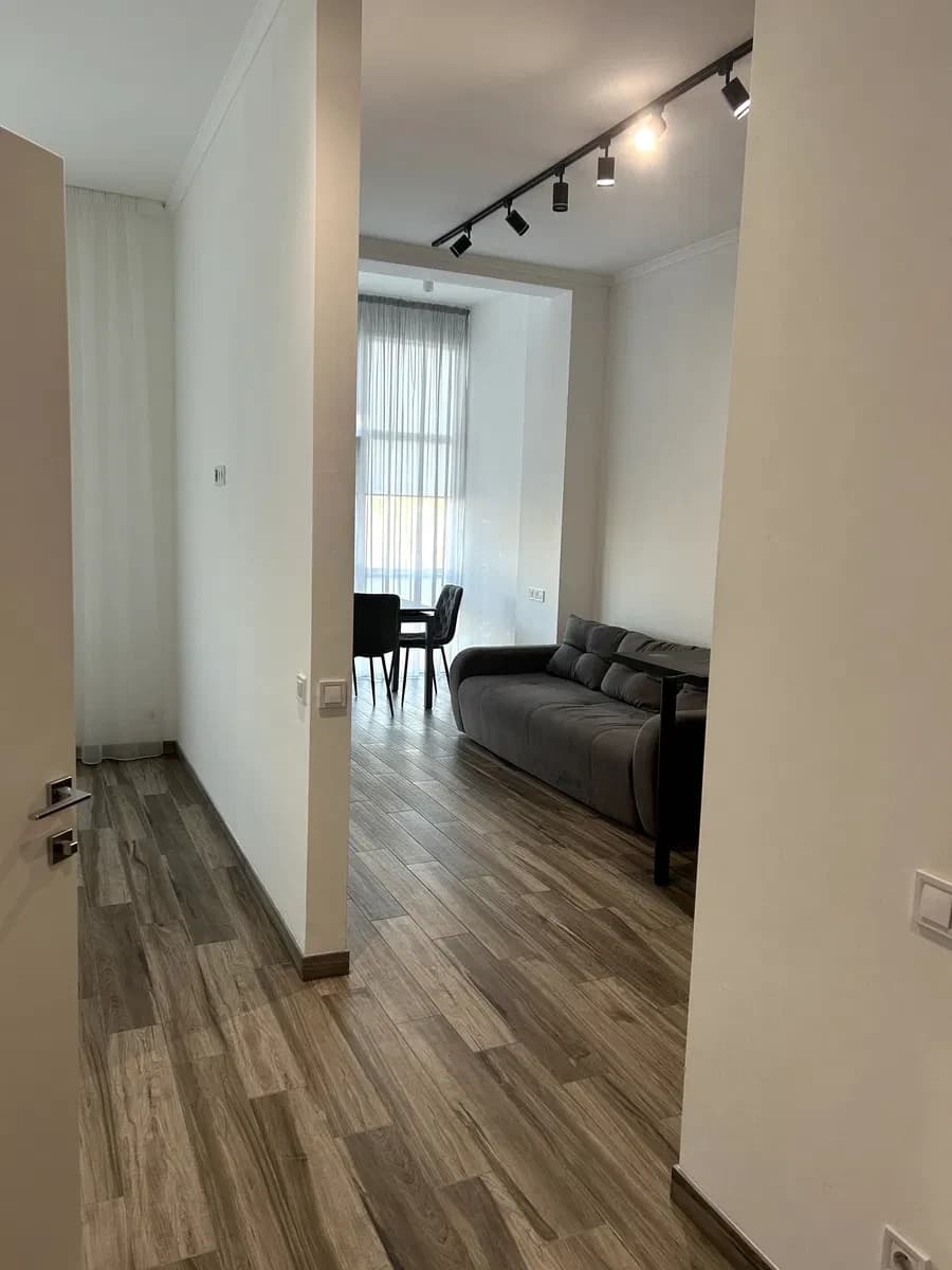 1-кімнатна квартира у ЖК Loft Smart: резервне живлення, панорама центру - фото 2