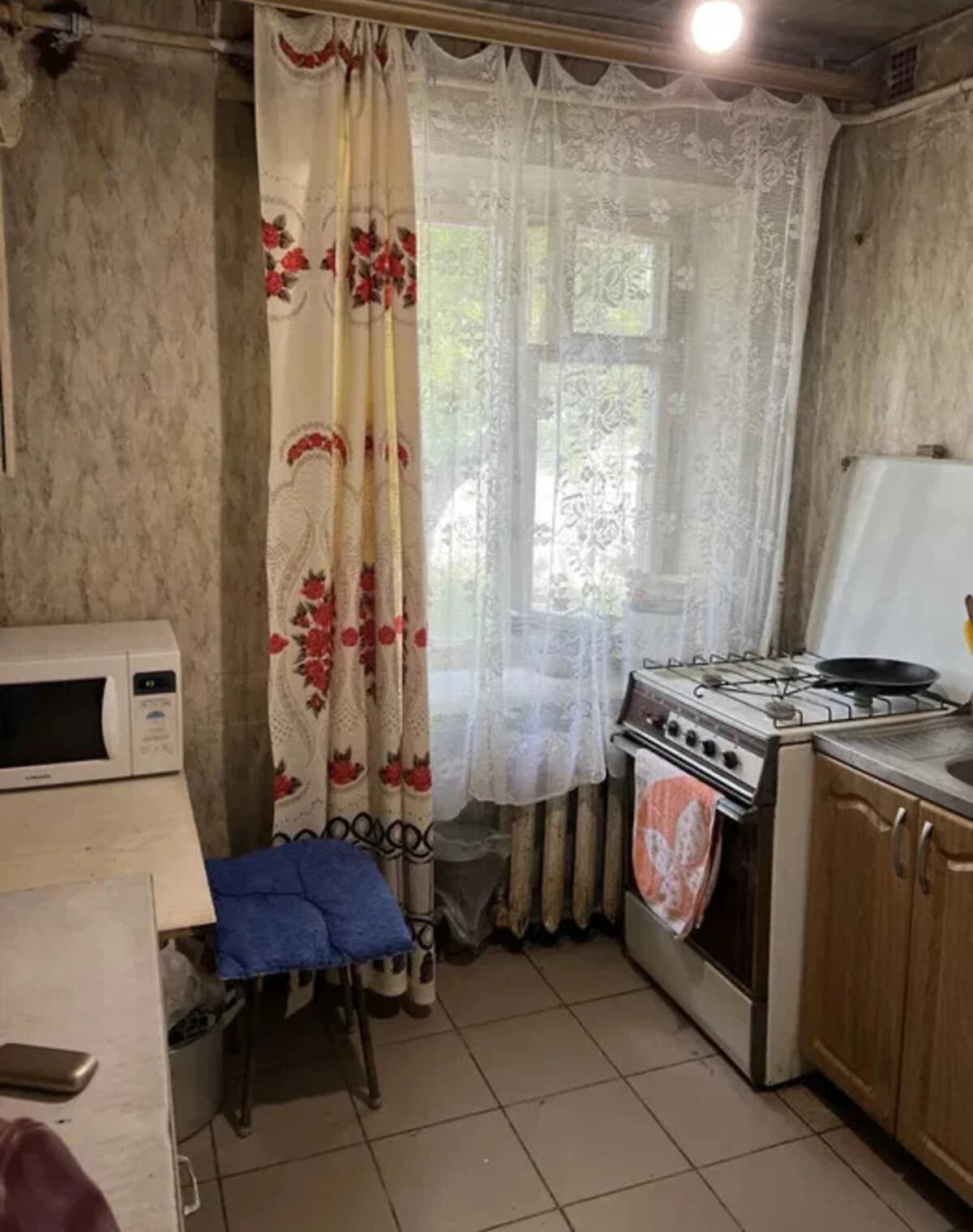 2-кімнатна квартира, Львів: панельні стіни, внутрішній двір - фото 4