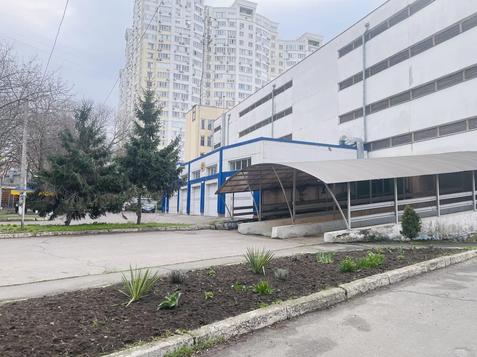 Паркомісце, Приморський: критий наземний, цілодобова охорона, торг - фото 1