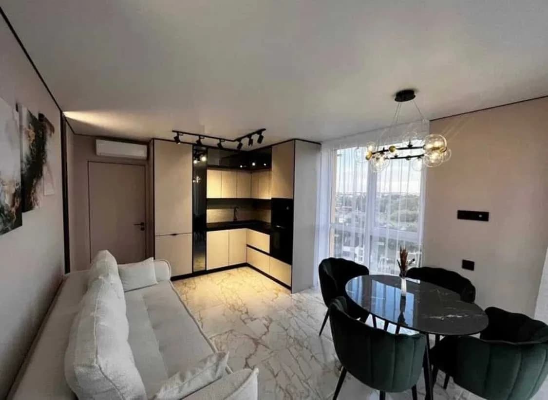 3-кімнатна квартира у ЖК Riel City: вид на Львів, авторський ремонт - фото 1