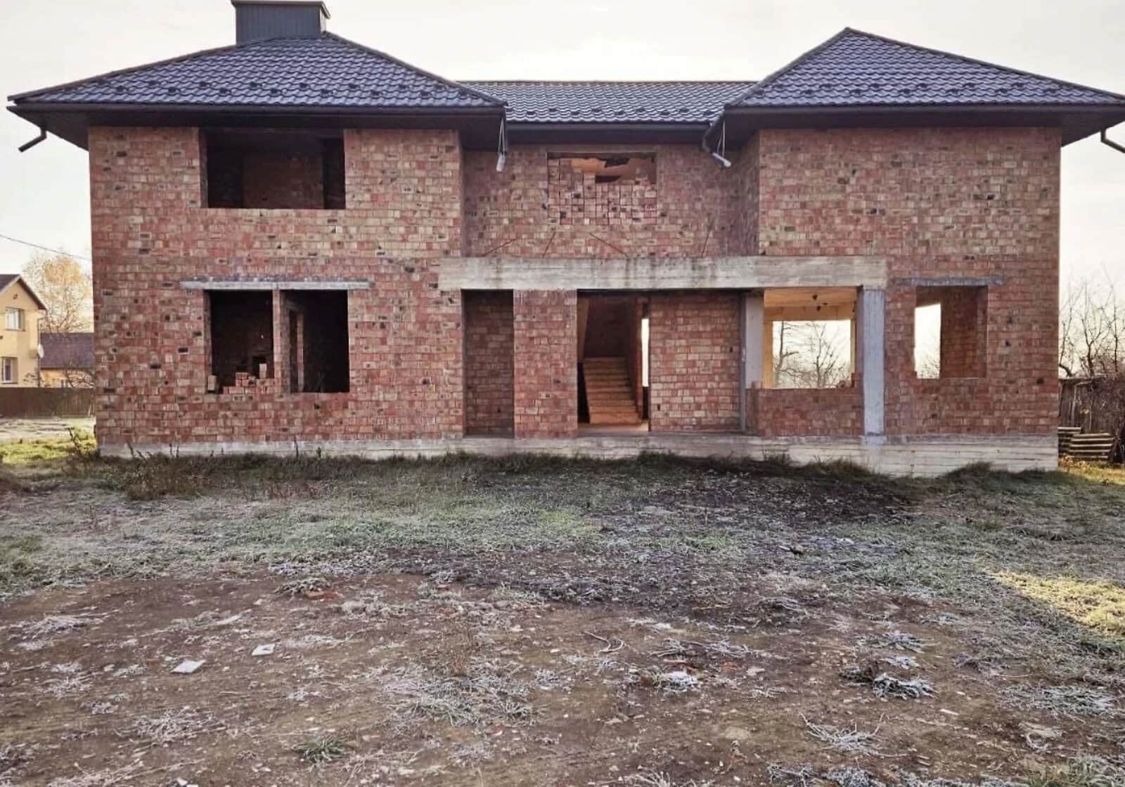 Будинок, Сторожинець: 3 спальні, коробка та дах, тераса - фото 1