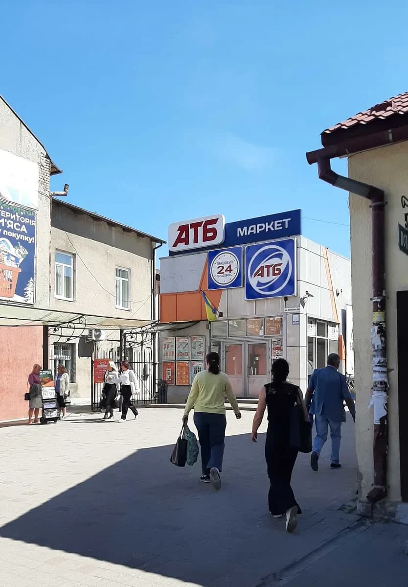 Приміщення, Сокаль: перший поверх, біля входу до ТЦ, поруч з АТБ - фото 4