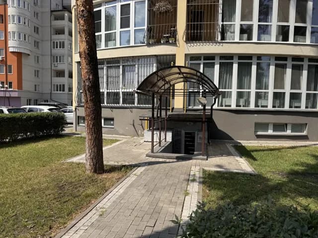 Комерційне приміщення, Ірпінь: цокольний поверх, фасадне, з ремонтом - фото 1