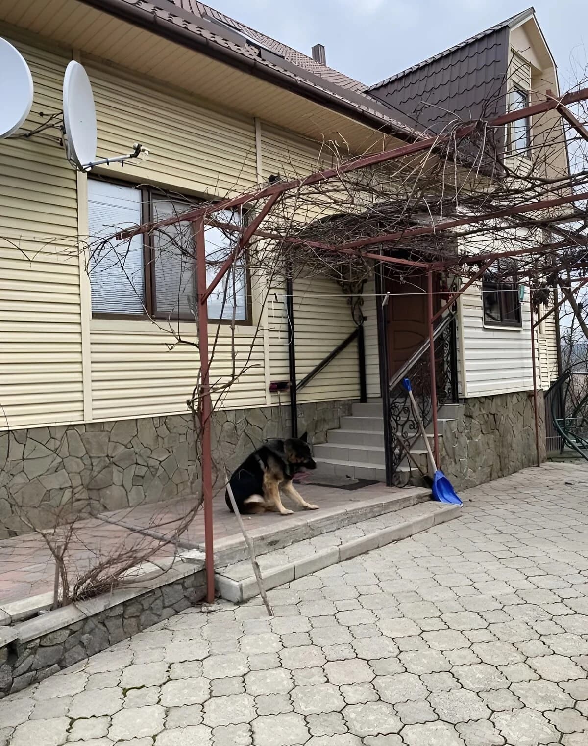 Будинок, Тростянець: гараж, свердловина - фото 1