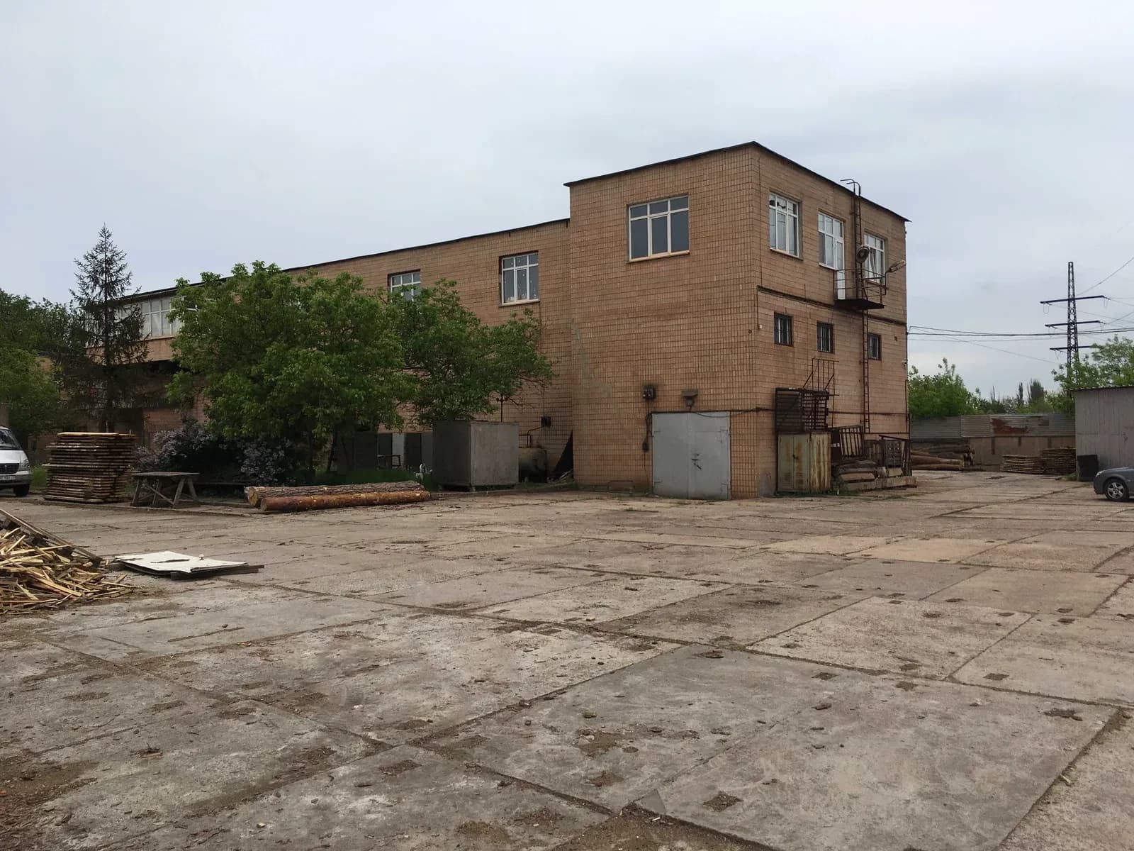 Частина адмінбудівлі, Саксаганський: 380 В, заїзд фури, власна котельня - фото 1