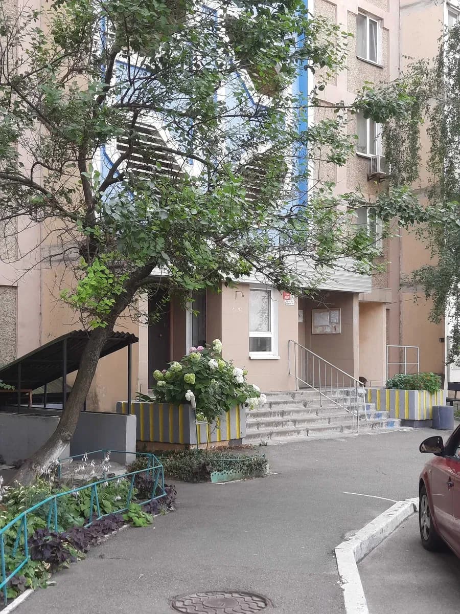 3-кімнатна квартира, Дарницький: закрита територія, паркінг - фото 1