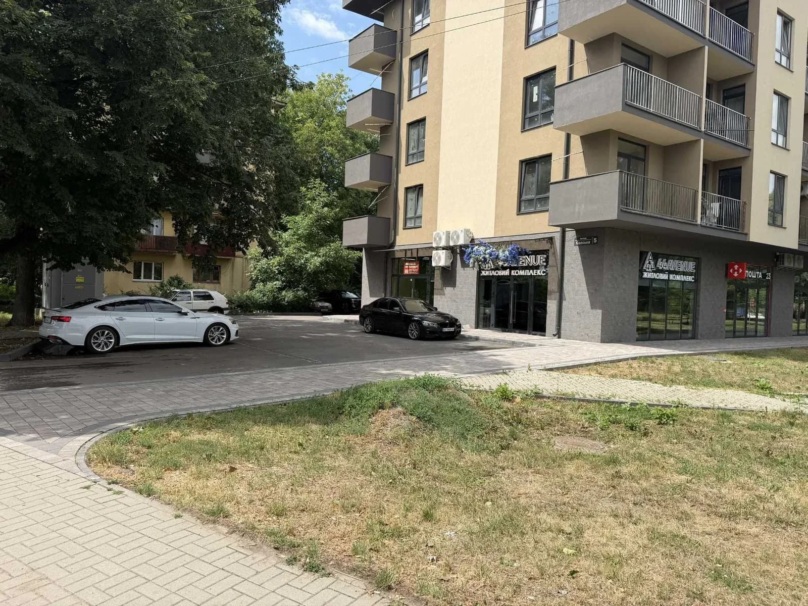 Приміщення, Ужгород: фасадне, паркінг, панорамні вікна - фото 1