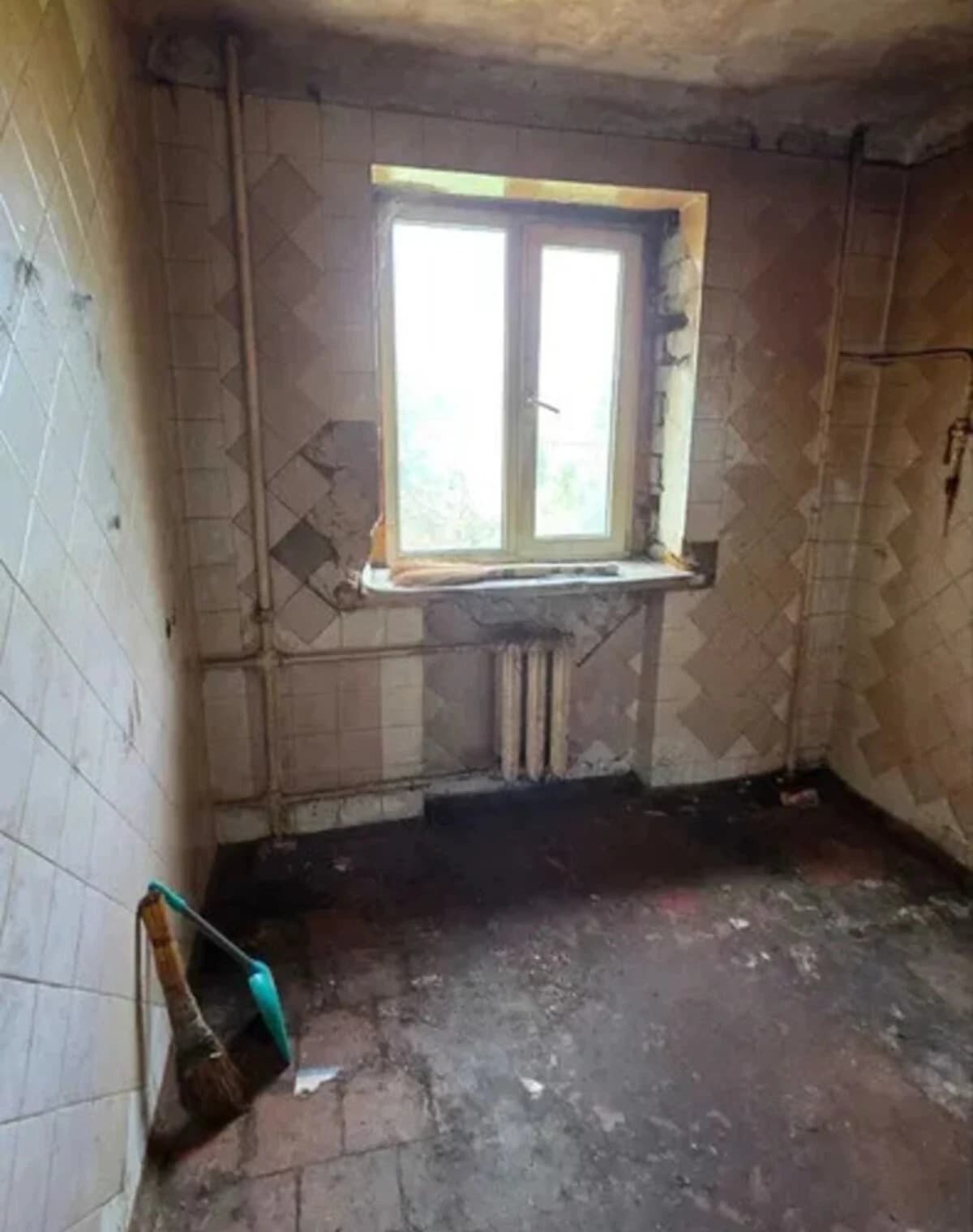 2-кімнатна квартира, Київ: кухня 7 м², цегляні стіни - фото 1