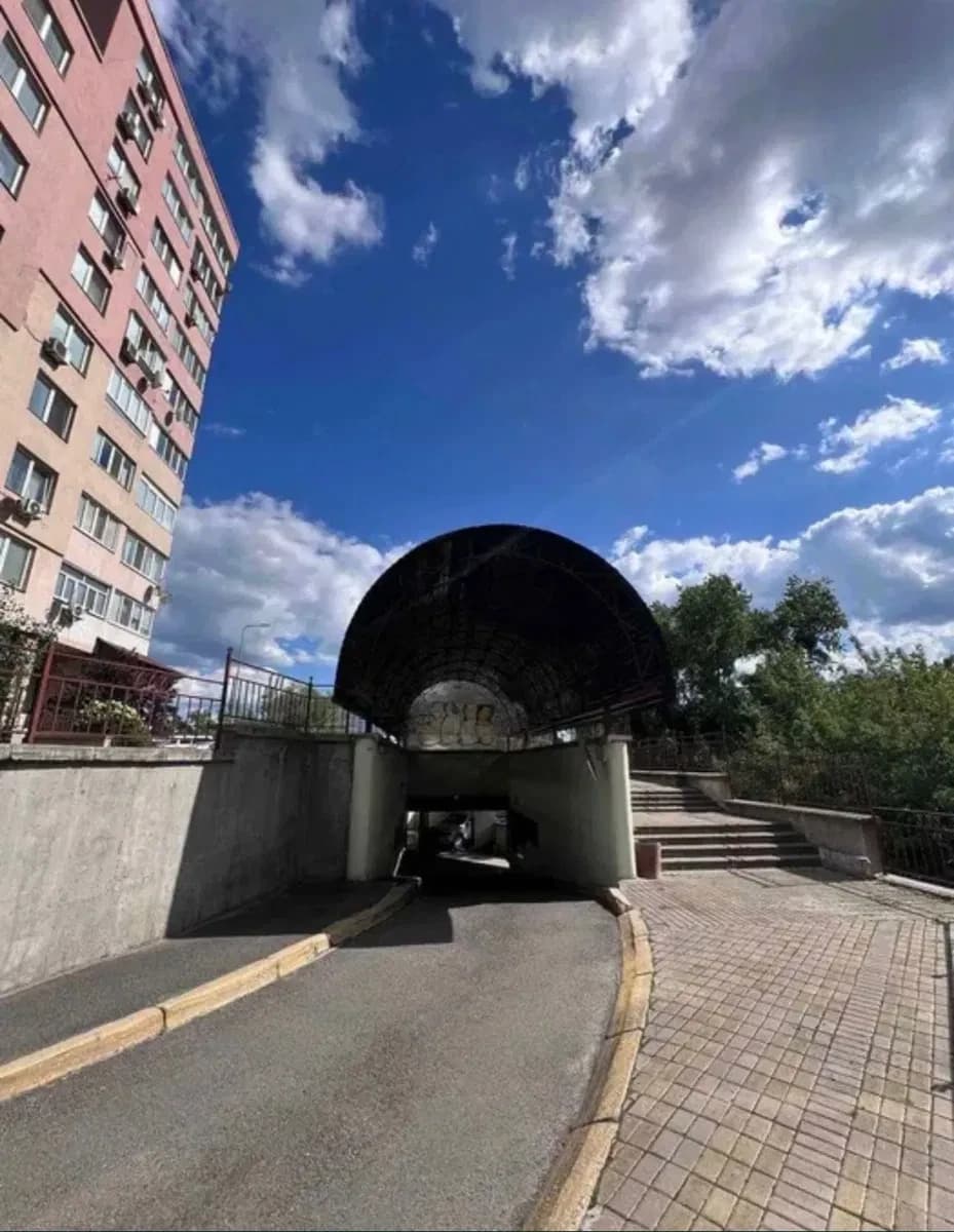 Паркомісце, Солом'янський: безпечний -2 поверх, сухе - фото 1