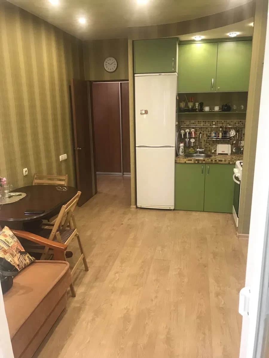 2-кімнатна квартира, ХТЗ: хороший ремонт, метро поруч, торг - фото 1