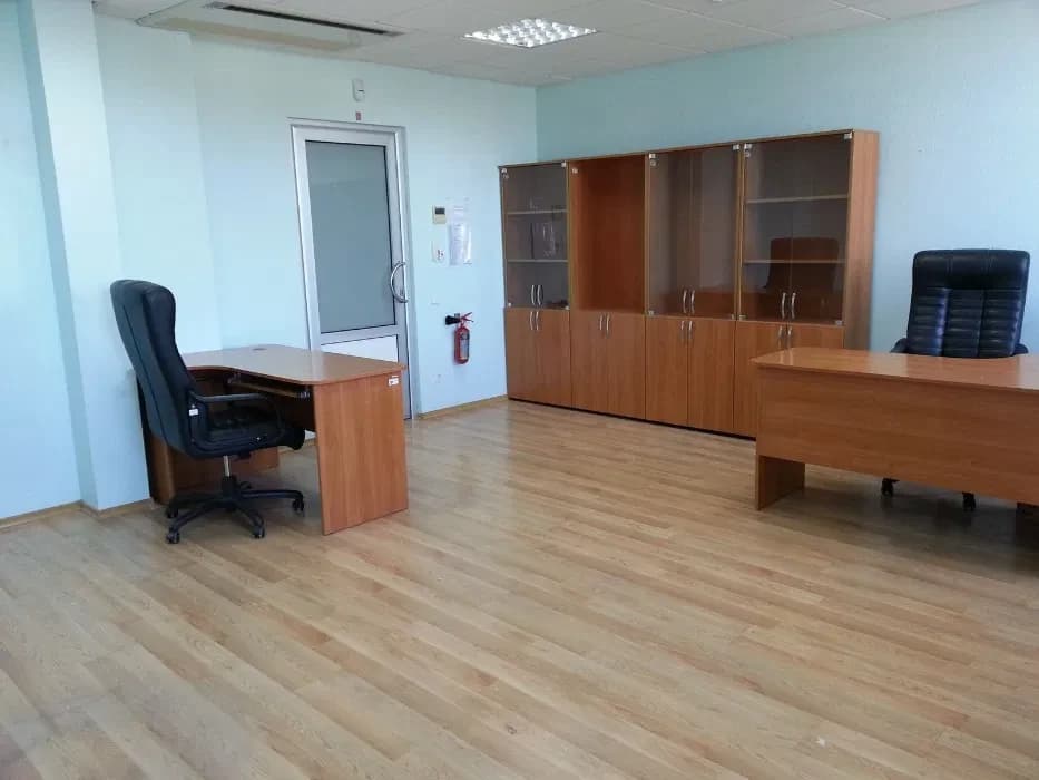 Офіс, Рівне: кабінетний тип, дизель-генератор, цілодобова охорона - фото 2