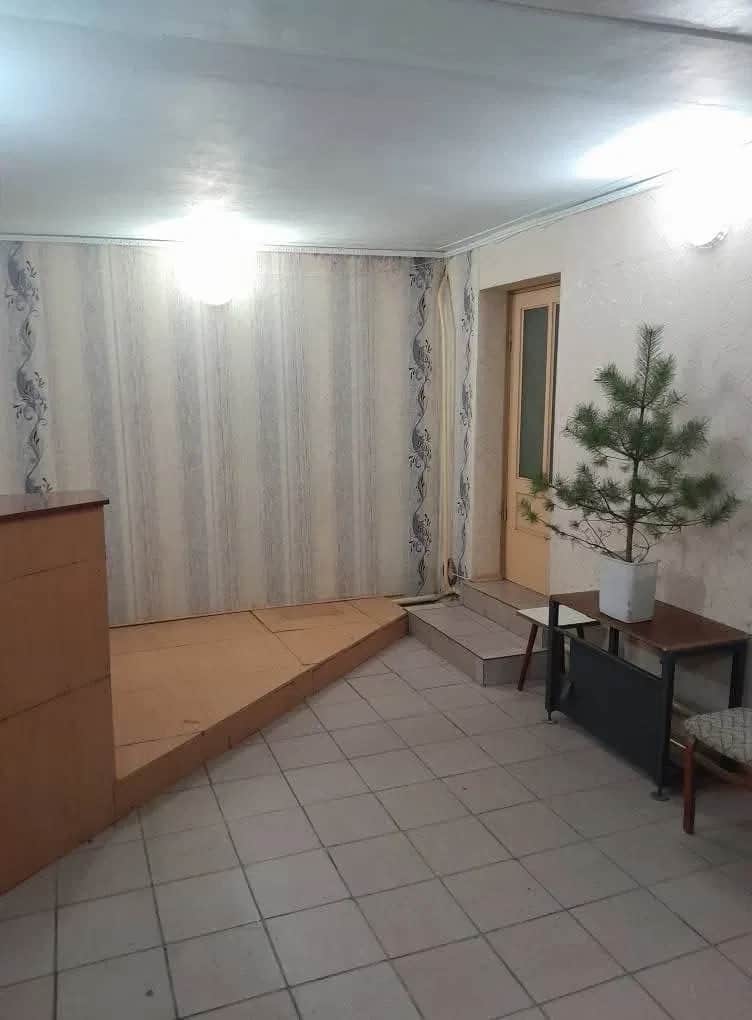 Приміщення, Кам’янське: вихід на червону лінію, вхід із двору - фото 2