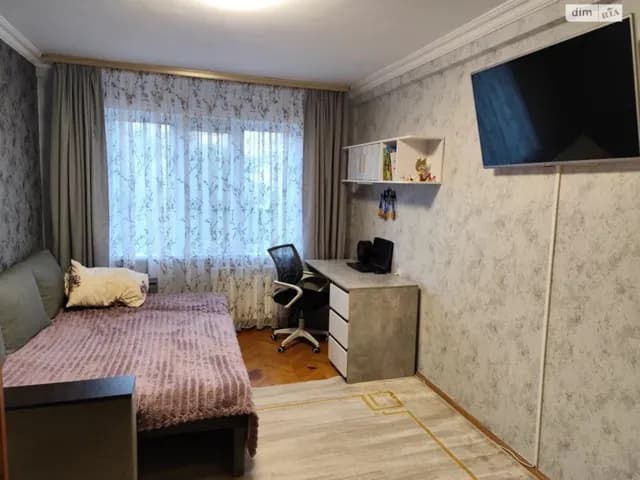 2-кімнатна квартира, Київ: косметичний ремонт, балкон/лоджія - фото 1