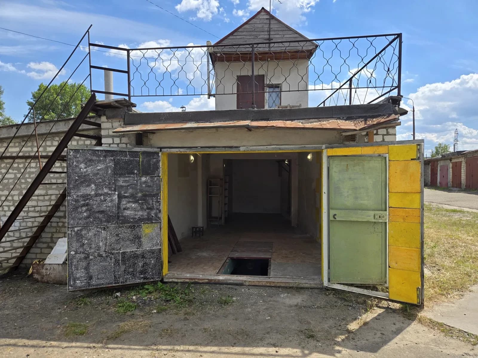 Гараж, Оболонський: підвал 30 м², охорона, стелажі - фото 2