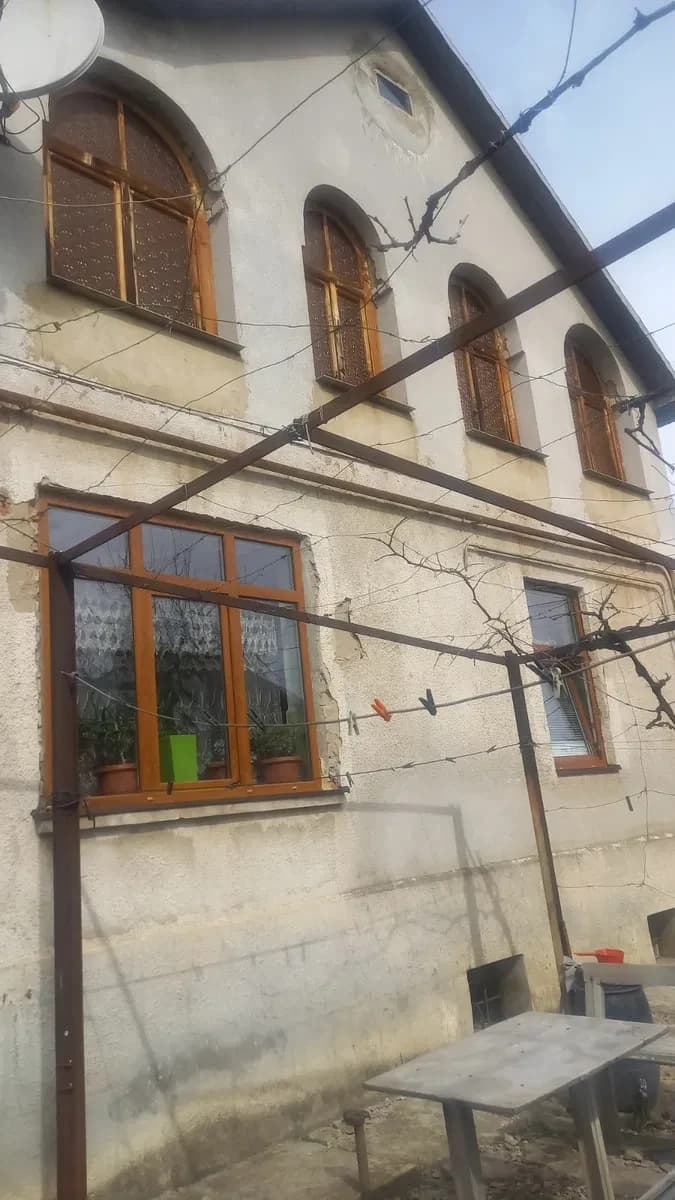 Будинок, Мукачево: проживання двох сімей, два входи, майстерня - фото 1