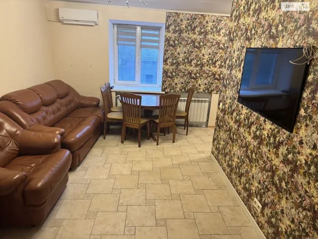 3-кімнатна квартира, Поділ: кухня-студія, опалення без світла - фото 1