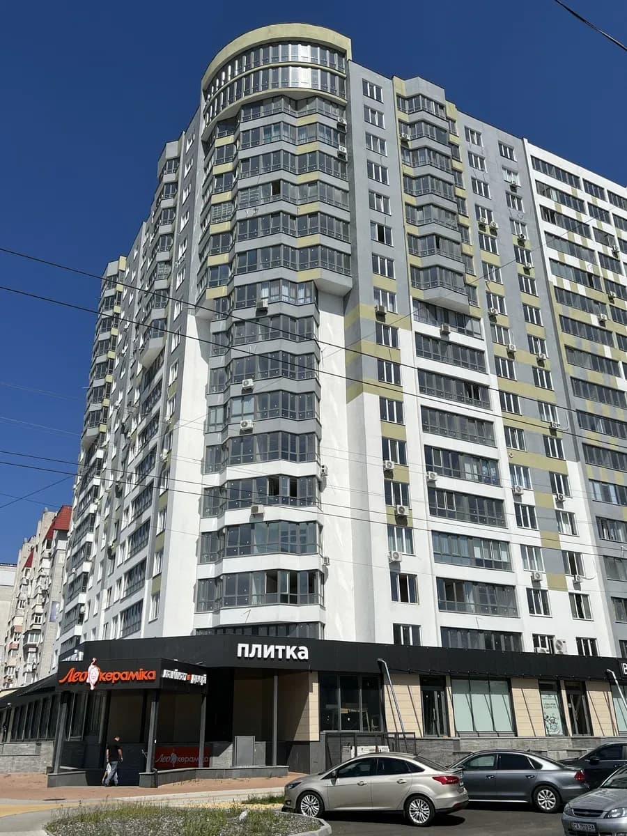 3-кімнатна квартира, Черкаси: вид на Дніпро, дві утеплені лоджії - фото 1