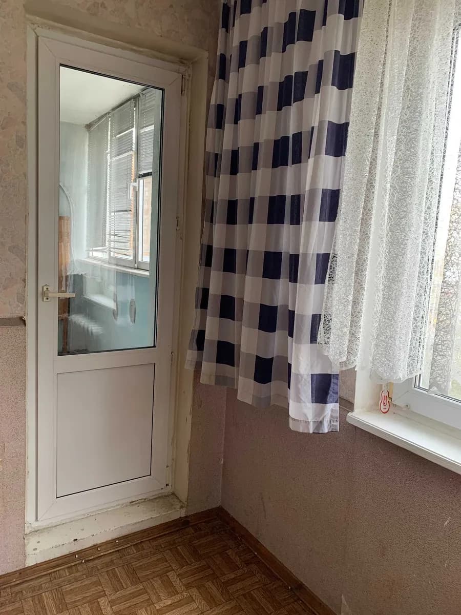2-кімнатна квартира, Дарницький: Позняки, два засклені балкони - фото 3