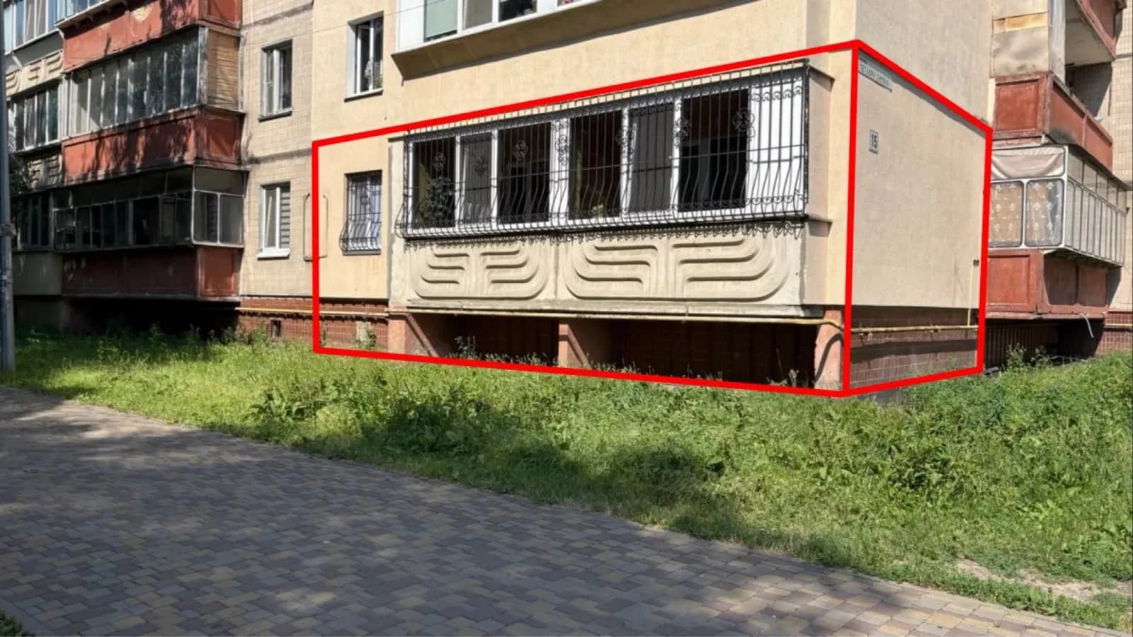 Фасадне приміщення у ЖК Фамільний: перший поверх, біля ЖК Атлант - фото 1