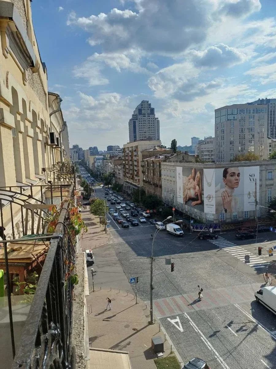 Кімната, Печерський: сучасний ремонт, меблі й техніка, паркування - фото 3