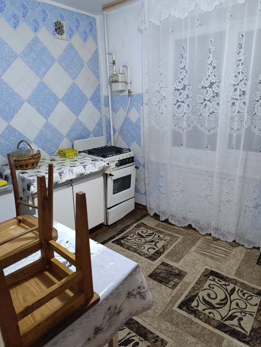 1-кімнатна квартира, Славута: школа номер 1, працює водопостачання - фото 1
