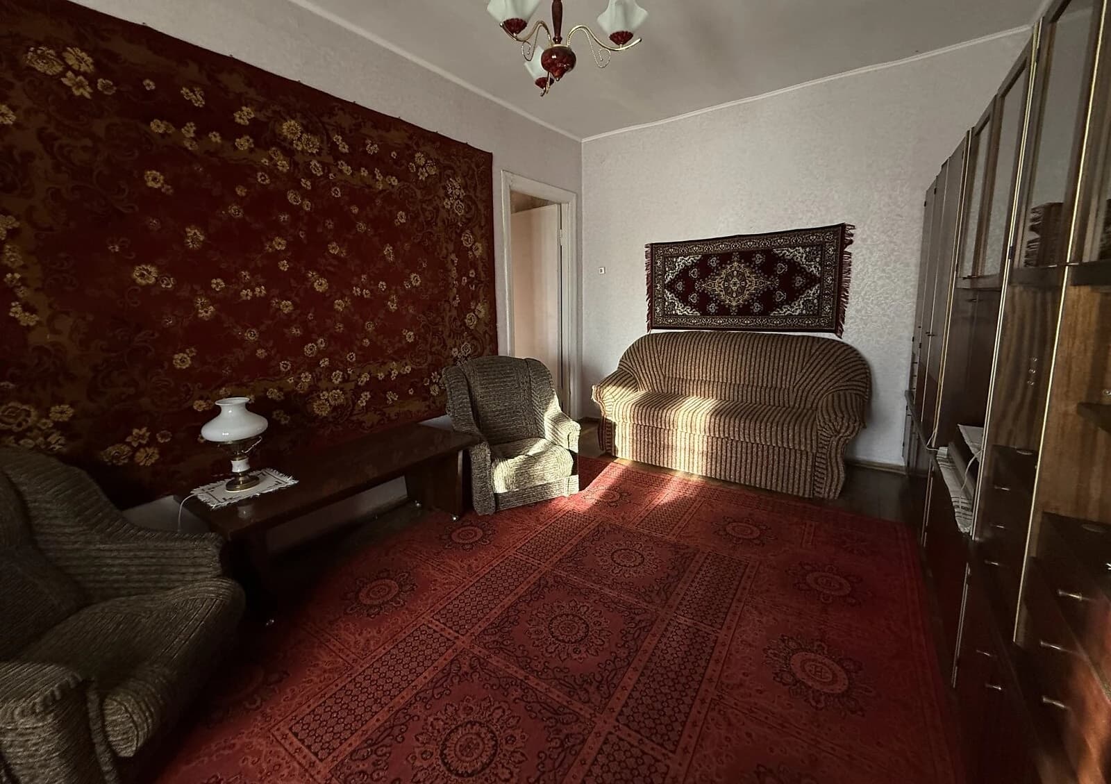 2-кімнатна квартира, Центр: цегляні стіни, внутрішній двір - фото 2